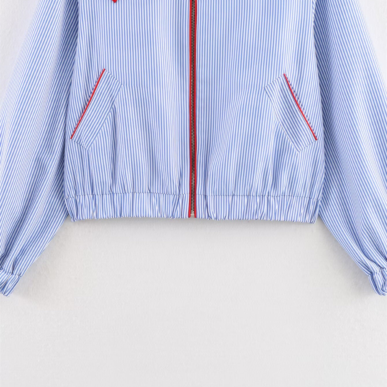 Striped heart-shaped patch with zipper pocket jacket